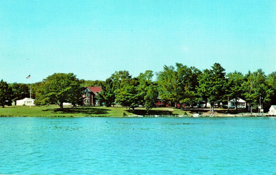 Gil Nelsons Resort - Vintage Postcard (newer photo)